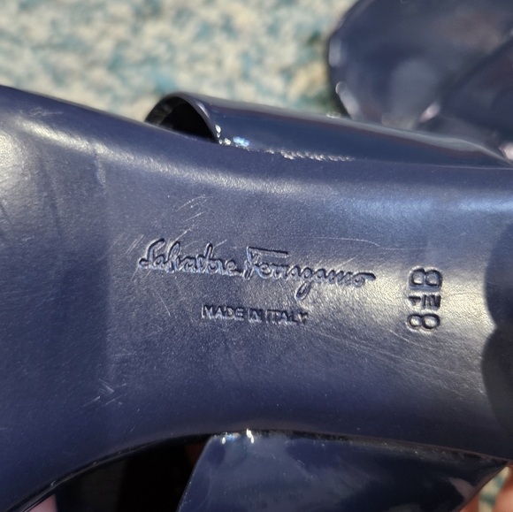 SALVATORE FERRAGAMO Belluno Patent Two-Band Slide Sandals Flower Heel US 8.5 - Picture 7 of 7